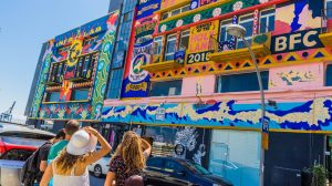 קירות חיפה מדברים: סיור אמנות ברחובות העיר התחתית