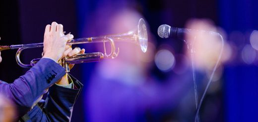 קול הג׳אז הזה: מופע מוסיקלי על חייו של לואי ארמסטרונג