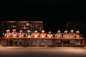 "לא על הלחם לבדו": הצגה בהשתתפות שחקנים חירשים-עיוורים