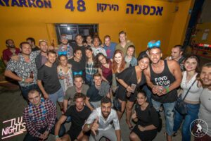 חיי לילה בתל אביב: סבב ברים מטורף עם תיירים מכל העולם