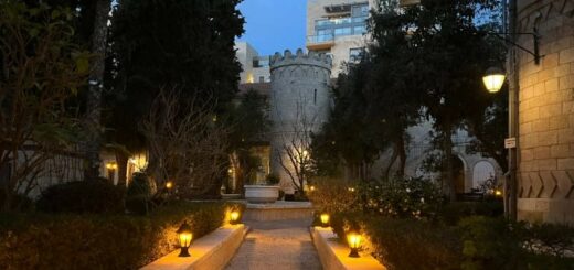 ספיישל Funzing: מלון מפנק וסיור סיפורי אהבה בירושלים
