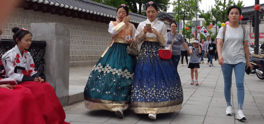 מעקבים לנעלי ספורט: הצצה אל עולמן המרתק של נשות קוריאה