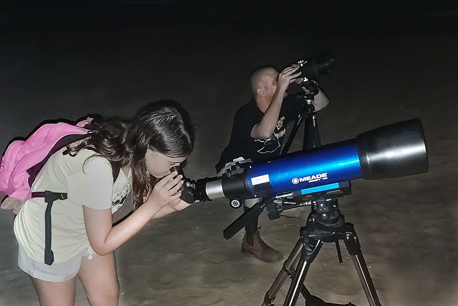 סיור ערב וצפיה בטלסקופ אל הירח בפארק הירקון