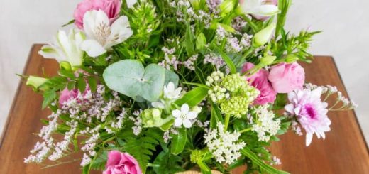 שפת הפרחים: סדנת שזירת פרחים צבעונית ושמחה
