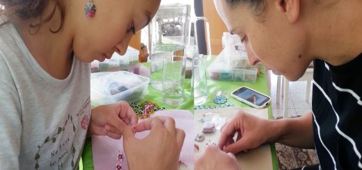 סדנה להכנת תכשיטים עבור אם ובת או סבתא ונכדה